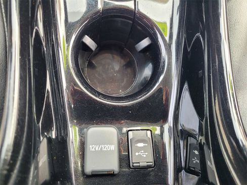 Used 2018 Toyota Prius Four Touring w/ Appearance Package image 18