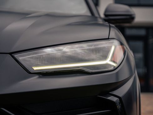 Used 2022 Lamborghini Urus AWD/4WD image 10