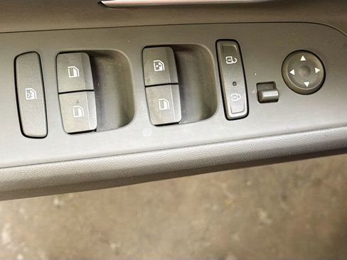 Used 2023 Hyundai Elantra SEL FWD image 17
