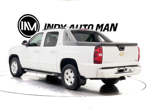 Used 2011 Chevrolet Avalanche LT w/ Suspension Package, Off-Road AWD/4WD image 6