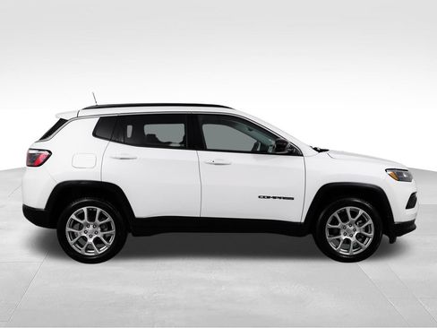 Used 2022 Jeep Compass Latitude AWD/4WD image 10