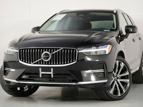 Used 2023 Volvo XC60 T8 Ultimate w/ Climate Package image 3