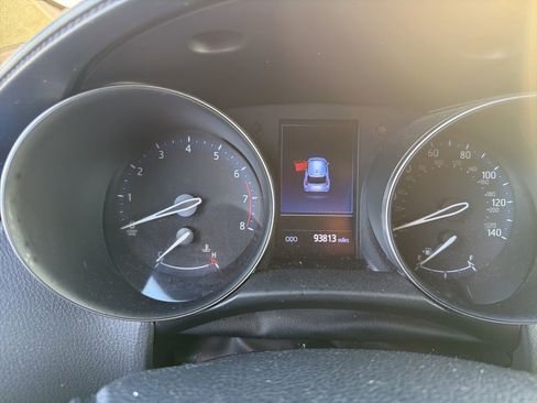 Used 2019 Toyota C-HR XLE image 6