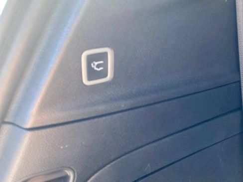 Used 2025 Chrysler Pacifica Select FWD image 24