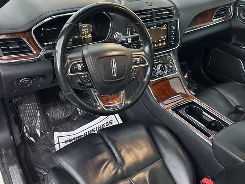 Used 2018 Lincoln Continental Reserve AWD/4WD image 16