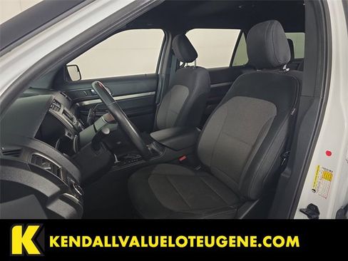 Used 2018 Ford Explorer XLT image 16