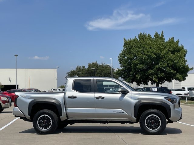 Used 2025 Toyota Tacoma TRD Off-Road AWD/4WD image 3