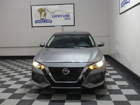 Used 2020 Nissan Sentra SV image 2