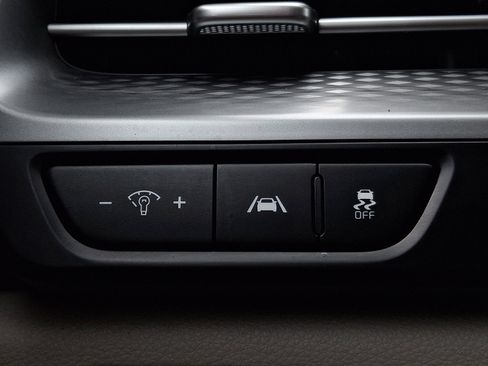 Used 2023 Kia Carnival LX FWD image 26