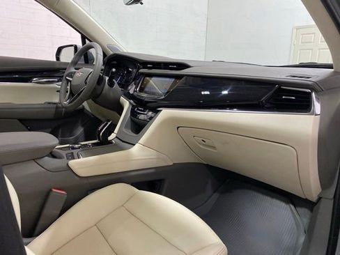 Used 2025 Cadillac XT6 Premium Luxury w/ Technology Package FWD image 25