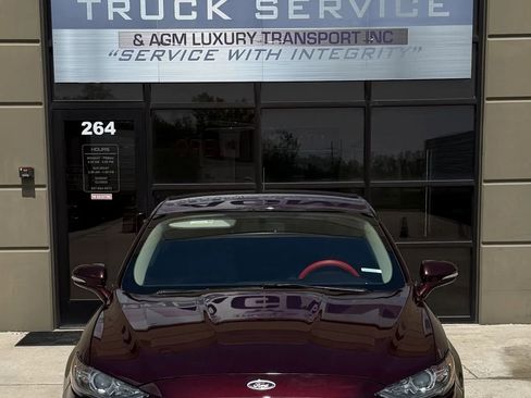 Used 2018 Ford Fusion SE w/ Fusion SE Technology Package FWD image 1