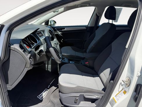 Used 2015 Volkswagen e-Golf Limited Edition FWD image 10