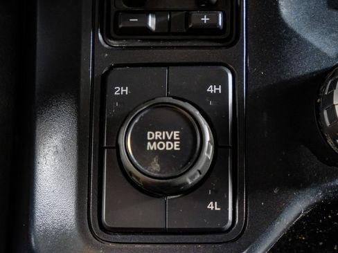 Used 2024 Ford F350 Lariat w/ Lariat Ultimate Package AWD/4WD image 25