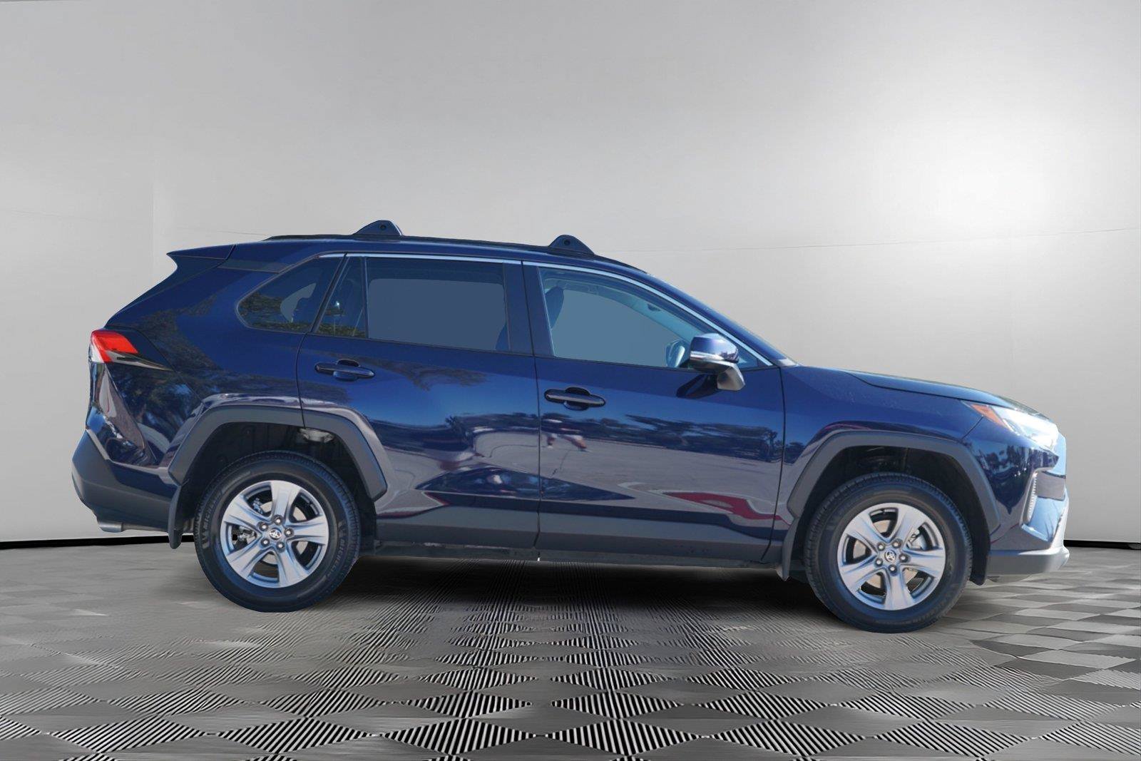 Used 2024 Toyota RAV4 XLE FWD image 4