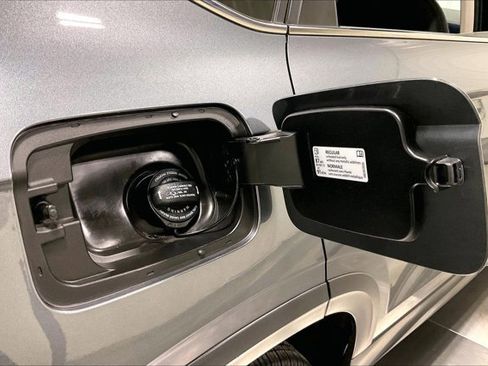 Used 2024 Volkswagen Taos SE image 42