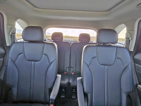 Used 2023 Kia Sorento SX image 10