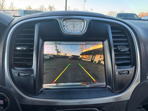 Used 2018 Chrysler 300 Limited image 20