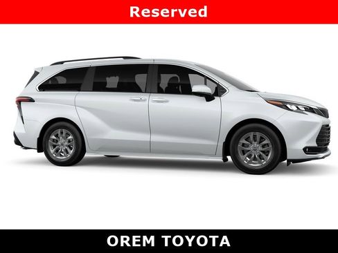 New 2026 Toyota Sienna XLE image 13