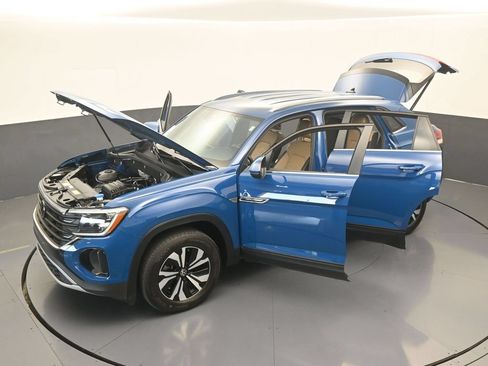 Used 2025 Volkswagen Atlas Cross Sport SE FWD image 50