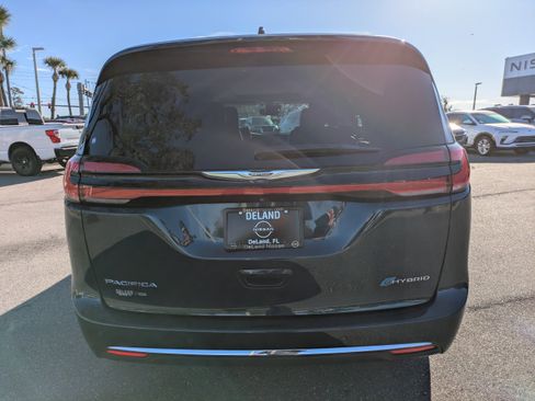 Used 2023 Chrysler Pacifica Limited image 5