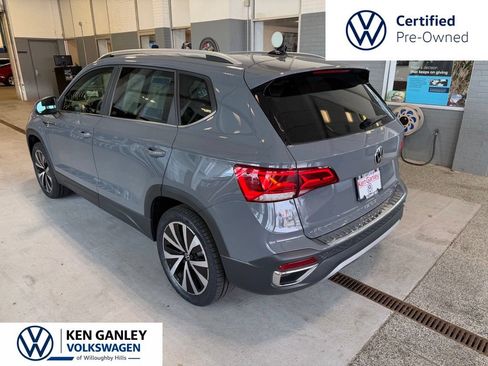 Used 2023 Volkswagen Taos SE w/ Panoramic Sunroof Package AWD/4WD image 7