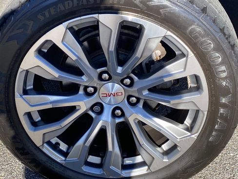 Used 2022 GMC Yukon XL Denali w/ Denali Ultimate Package image 25