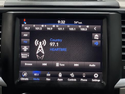 Used 2020 RAM 1500 Classic SLT w/ Luxury Group RWD image 23