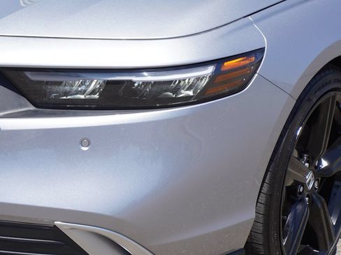 Used 2025 Honda Accord Touring image 2