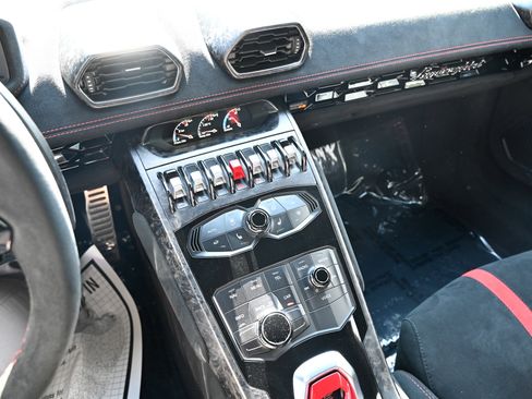 Used 2018 Lamborghini Huracan Performante image 28