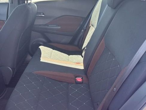 Used 2019 Nissan Kicks SR image 10