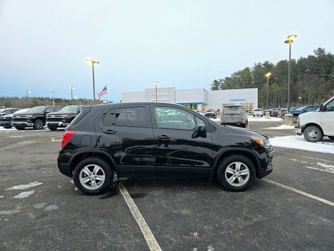 Used 2022 Chevrolet Trax LS w/ Tint and Cruise Package image 4