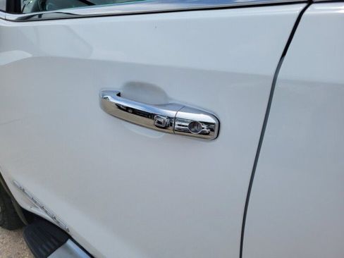 Used 2021 GMC Sierra 1500 SLT AWD/4WD image 9