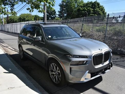 Used 2025 BMW X7 xDrive40i AWD/4WD image 4