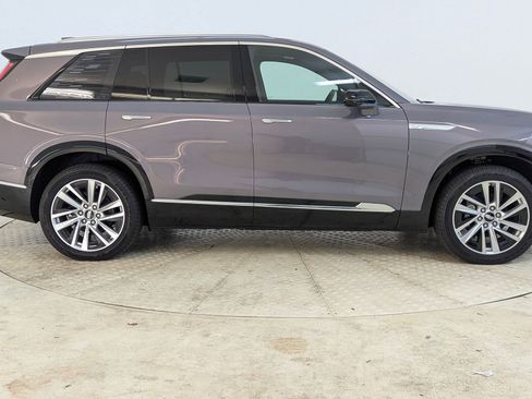 New 2026 Cadillac Vistiq Luxury image 7