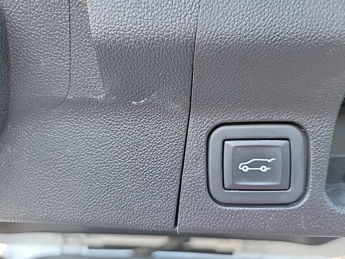 Used 2023 GMC Acadia Denali FWD image 15