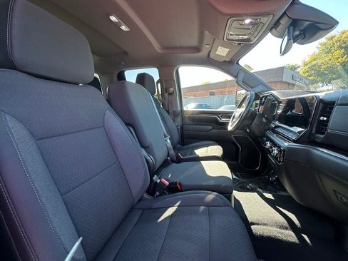 Used 2024 GMC Sierra 2500 SLE w/ SLE Value Package; image 18