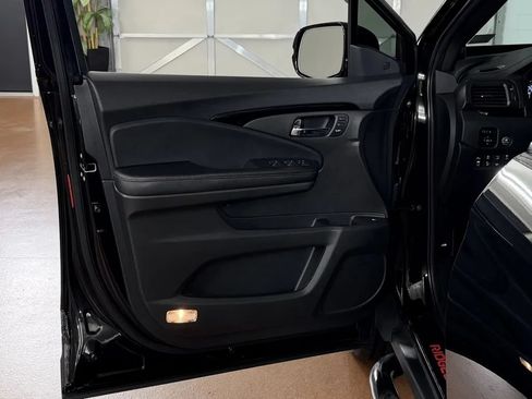 Used 2023 Honda Ridgeline Black Edition image 16