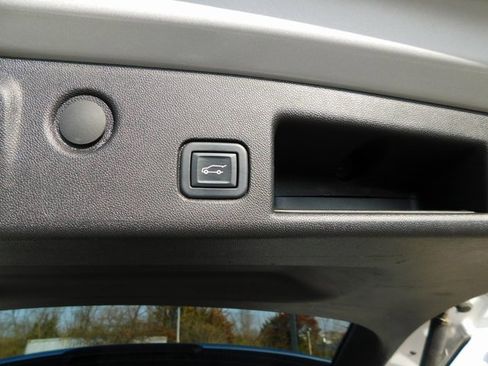 Used 2022 Chevrolet Equinox LT w/ Driver Convenience Package image 22