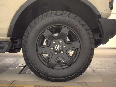 Used 2025 Ford Bronco Outer Banks AWD/4WD image 14