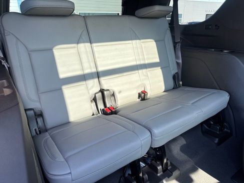 Used 2022 GMC Yukon SLT w/ SLT Premium Package AWD/4WD image 12
