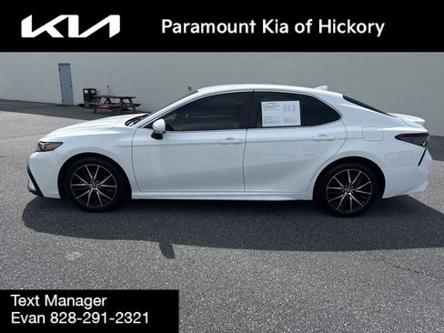 Used 2023 Toyota Camry SE AWD/4WD image 4