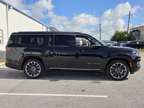 Used 2024 Jeep Wagoneer L Series III w/ Premium Group I AWD/4WD image 6