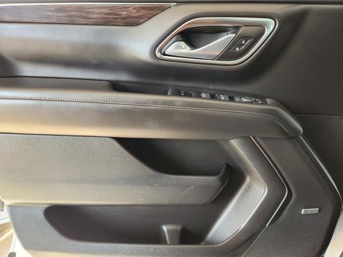 Certified 2024 Chevrolet Suburban LT RWD image 23