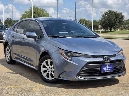 Used 2025 Toyota Corolla LE FWD image 2