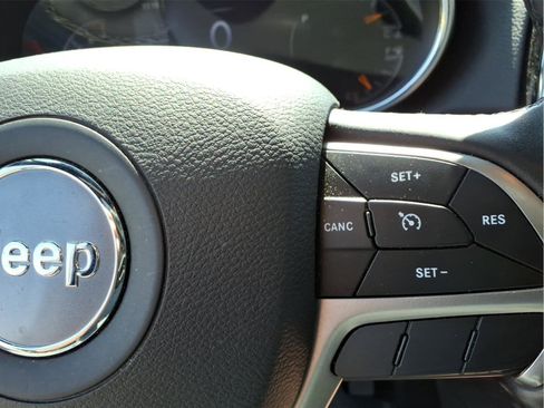 Used 2021 Jeep Grand Cherokee Limited AWD/4WD image 19