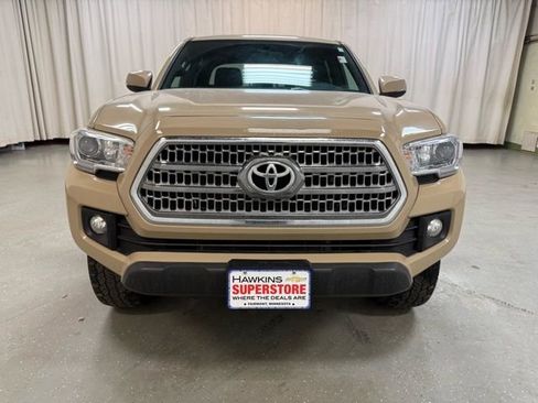 Used 2016 Toyota Tacoma TRD Off-Road w/ Premium & Technology Package image 16