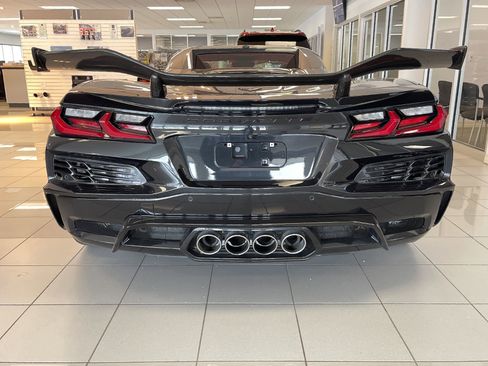 Used 2024 Chevrolet Corvette Z06 w/ Z07 Performance Package image 5