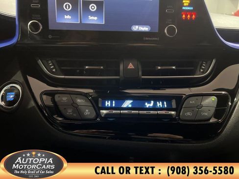 Used 2020 Toyota C-HR XLE image 28