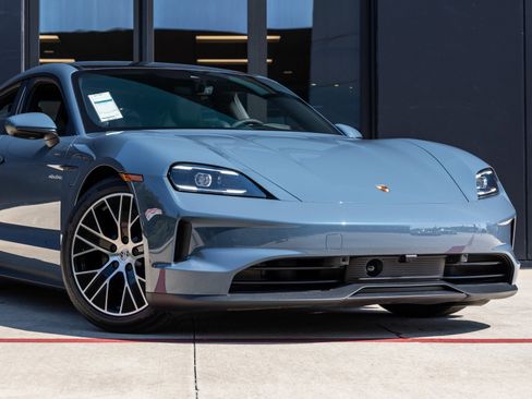 New 2026 Porsche Taycan image 9