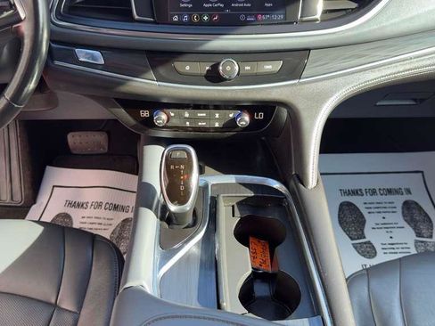 Used 2020 Buick Enclave Essence image 11